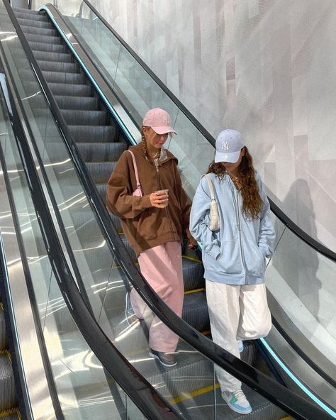 sophie grace 🧸🍒🍒💗🍊🦋🦋🍓✨✨🌸🧋🍉🌺🫐🥥 on Instagram: “the cutest matching fits!! <3 @brandymelvilleeu 🥺☁️🦋” Blue Zip Up Hoodie Outfit, Zip Up Hoodie Outfit Aesthetic, Blue Hoodie Outfit, Zip Up Hoodie Outfit, Hoodie Outfit Aesthetic, Sophie Grace, Blue Zip Up Hoodie, Matching Fits, Zara Style