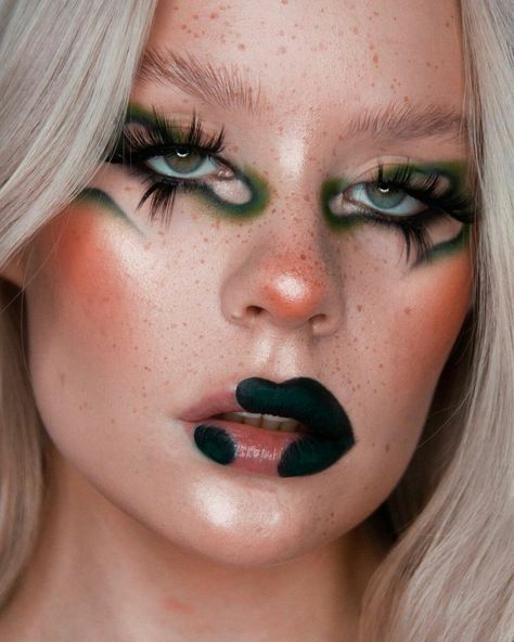 Catwalk Makeup, Drag Inspiration, Futuristic Makeup, Apple Glaze, Face Art Makeup, Graphic Makeup, Unique Makeup, Dope Makeup, Colorful Eye Makeup