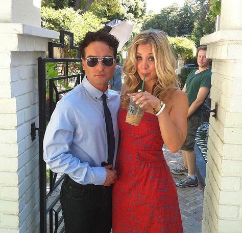 Leonard And Penny, Big Bang Theory Penny, Leonard Hofstadter, Big Bang Theory Funny, Big Ban, The Big Band Theory, Chuck Lorre, The Bigbang Theory, Johnny Galecki