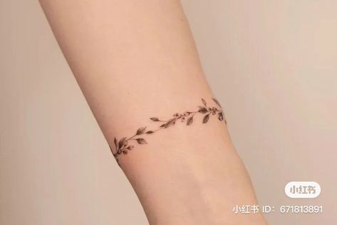 Olive Branch Bracelet Tattoo, Ivy Bracelet Tattoo, Wraparound Wrist Tattoo, Vine Band Tattoo, Leaves Bracelet Tattoo, Leaf Band Tattoo, Braclet Tattoo Ideas, Flower Tattoo Bracelet, Leaf Bracelet Tattoo