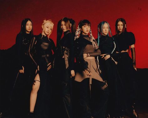 Girls Group Names, Kim Sihyeon, Yiren Everglow, Wallpaper Kpop, Yuehua Entertainment, Concept Photos, Bon Bon, March 21, Kpop Group