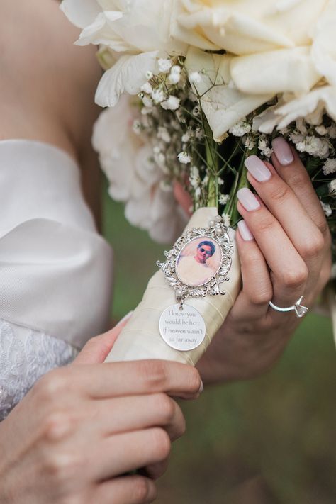 Simple Bridal Bouquet, Bridal Bouquet Charms, Wedding Bouquet Charms, Bouquet Jewelry, Gold Photo Frames, Memory Frame, Wedding Charm, Bouquet Charms, Custom Bouquet