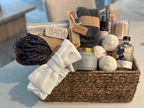 Deluxe care package for someone special. Perfect for the retiree, get well or thinking of you. Selfcare Gift Basket, Wine Gift Basket Ideas, Relaxation Gift Basket, Mothers Day Gift Basket, Diy Care Package, Preschool Teacher Outfits, Luxury Gift Basket, Spa Kits, Creative Gift Baskets