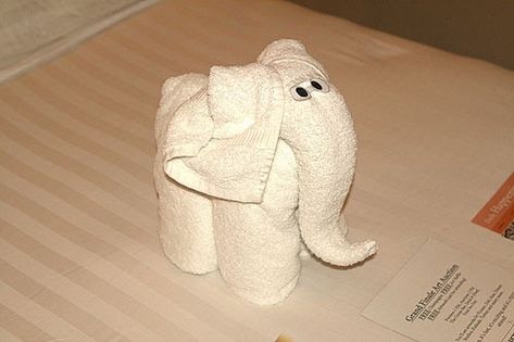 1.Elephant Towel Sculpture 2.Monkey Towel Sculpture 3.Lobster Towel Sculpture 4.People and Elephant Sculpture made of sheets, towels, and p... Towel Elephant, Towel Swan, Elephant Towel, Clothes Folding Board, Washcloth Animals, Towel Origami, Washcloth Crafts, Towel Folding, Towel Animals