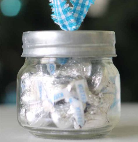 51 Mason Jar Christmas Gifts and Craft Ideas Jelly Jar Crafts Christmas, Small Mason Jar Christmas Gifts, Small Mason Jar Crafts, Small Jar Crafts Diy, Small Mason Jar Ideas, Little Jars Ideas, Mason Jar Filler Ideas, Small Mason Jar Gifts, Christmas Mason Jar Gifts