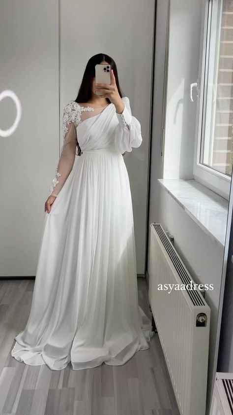 asyaa.dress on Instagram: -40 (last Sizes ) -170€ White Gown Designs, Simple White Dress Classy, White Gowns Elegant Classy, Satin Gown Bridesmaid, Wedding Dresses For Bridesmaids, White Dress Design, Off White Gown, White Satin Gown, White Dress Aesthetic