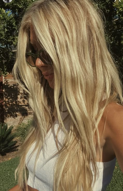 Bright Lived In Blonde, Medium Length Blonde Hair With Layers, Surf Blonde Hair, Salty Blonde Hair, Beach Blonde Highlights, Beachy Blonde Hair, Moscow Girls, Beachy Blonde, Beach Blonde Hair