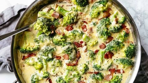 Skillet Creamy Garlic Parmesan Broccoli & Bacon Recipe Garlic Parmesan Broccoli, Cook Broccoli, Bacon Recipes For Dinner, Burger Side Dishes, Broccoli Bacon, Parmesan Broccoli, Cafe Delites, Bacon Recipe, Side Dishes For Bbq