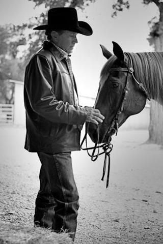 Beautiful photo of George and his horse George Strait Family, George Straight, King George Strait, Texas Cowboy, Country Music Artists, Country Music Stars, George Strait, Country Music Singers, Country Stars