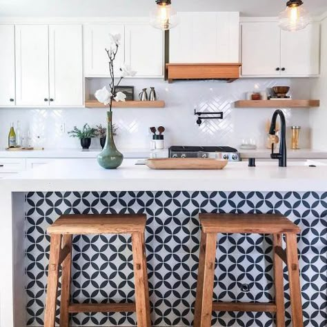 Small Kitchen Decoration, Matte Porcelain Tile, Casa Country, Small Kitchen Decor, Tile Trends, Boho Kitchen, Chic Kitchen, Kitchen Tile, Porcelain Tile