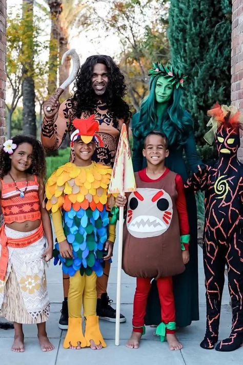 Family Of 4 Halloween Costumes Moana, Aladdin Halloween Costumes Family, Family Halloween Costumes Moana, Family Costumes Moana, Family Moana Halloween, Best Halloween Outdoor Decorations, Family Of 4 Disney Costumes, 5 Family Costume Ideas, Disney Halloween Costumes Family Of Four