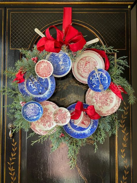 Wreath On Wall, Plate Wreaths, Plate Wreath, Teacup Crafts, China Crafts, Diy Christmas Wreaths, Wreath Making Supplies, Blue Wreath, 12 December