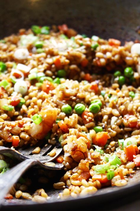 Barley Fried Rice with Marinated Shrimp Barley Recipes, Barley Recipe, 21 Day Fix Diet, Marinated Shrimp, Shrimp Fried Rice, 21 Day Fix Recipes, Fast Metabolism Diet, Turkey Burgers, Pasta Rice