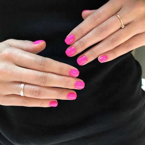 Barbie Manicure Short Nails, Pink Nails Short Gel, Acrylic Nails Chic, Hot Pink Short Nails, Pink Nails Short, Pink Short Nails, Nails Pink Acrylic, Clean Makeup Look, Short Pink Nails