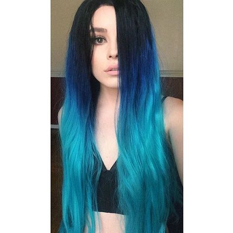 Best Hair Dye, Blue Ombre Hair, Dark Blue Hair, Vivid Hair Color, Hair Color Options, Shaggy Short Hair, Hair Color Streaks, Pretty Hair Color, Dye My Hair