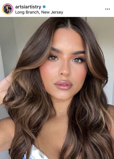 Beige Brunette Hair Balayage, Lived In Color Brunette, Front Blond, Blonde Hair Trends, Hair Color For Brown Skin, Brown Hair Looks, Brown Hair Inspo, Gorgeous Hair Color, Brown Hair With Blonde Highlights