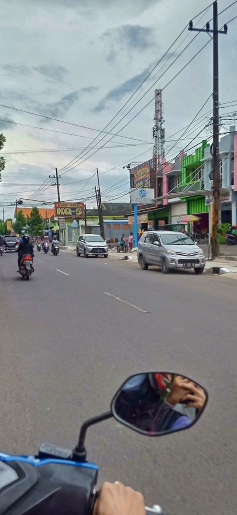 Pap foto naik motor, pap foto digonceng, foto jalan raya, pap foto langit, jalan naik motor, malming, malam minggu Foto Diatas Motor, Naik Motor Siang, Di Jalan Naik Motor, Jalan Naik Motor, Pap Motor, Jalan Sore, Naik Motor, Ejen Ali, Apa Aja