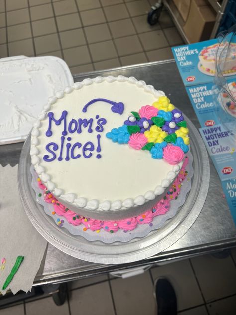 Mother’s Day Cake Decor Ideas, Moms Slice Cake, Mom Birthday Cakes, Cakes For Moms Birthday, Birthday Cakes For Mom, Mother’s Day Cakes, Mothers Day Cake Ideas, Mother Cake, Peace Cake