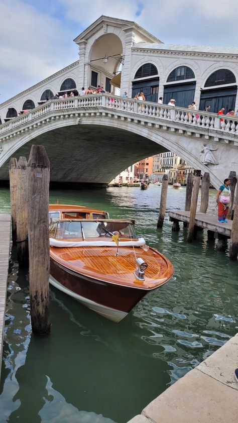 Venice Rialto Bridge, Wishen Board, Rialto Bridge Venice, Venice Bridge, Rialto Bridge, Places In Italy, Lucky Girl, Venice Italy, Pretty Places