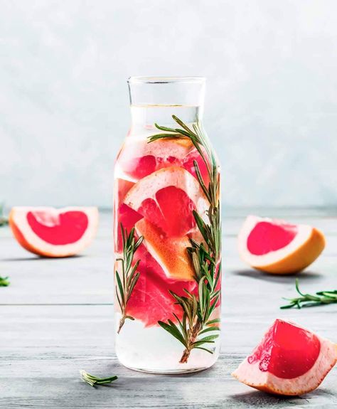 How to Make Detox Water | Natural Remedy for Flat Belly + Weight Loss Rosemary Water Benefits, Fruit Infused Water Benefits, Fruit Infused Water Recipes For Clear Skin, Detoxifying Herbs, Superfoods Smoothie, Best Fruit Infused Water Recipes, Fresh Fruit Infused Water, Infused Water With Frozen Fruit, Fruit Detox