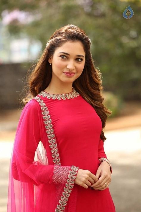 Tamanna Bhatia, Churidar Designs, Indian Designer Suits, Salwar Designs, Gaun Fashion, Salwar Kamiz, Indian Gowns Dresses, Indian Woman, Kurti Designs Party Wear