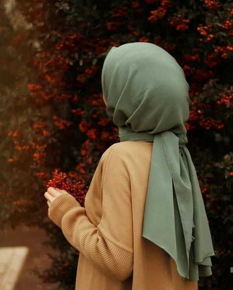 Hijab Hipster, Hijab Dp, Hijab Collection, Stylish Hijab, Modest Fashion Hijab, Hijab Cartoon, Muslim Women Hijab, Islamic Girl, Skirt Shoes