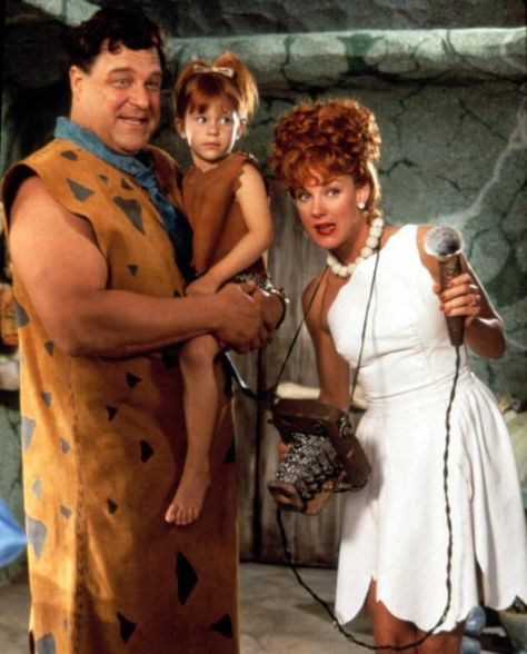 The Flintstones Movie 1994, Flinstones Halloween Costumes Family, Flinstones Couple Costume, Flinstones Halloween Costumes, Fantasia Flinstones, Flinstones Halloween, Wilma Flintstone Costume, Fred Flintstone Costume, Ideas Disfraz