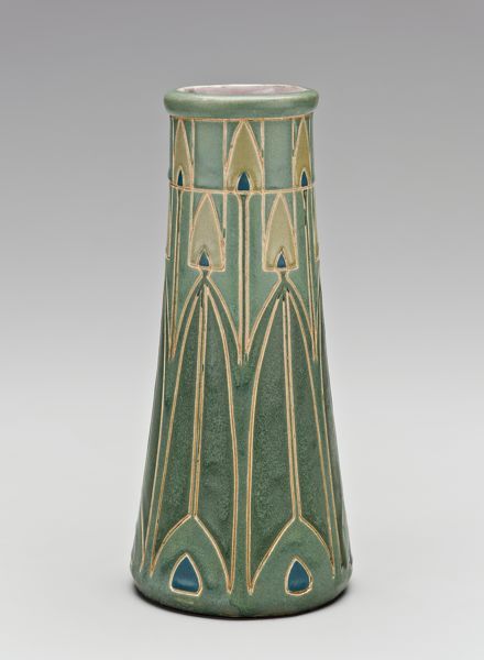 Frederick Hurten Rhead (1880-1942) - For University City Pottery - Vase. Incised, Painted and Glazed Pottery. University City, Missouri. Circa 1911. 9-7/16". Arts And Crafts Pottery, Pottery Vase Ideas, Craft Pottery, Newcomb Pottery, Arte Art Deco, Art Deco Vases, Glaze Pottery, Glazed Pottery, Slab Pottery