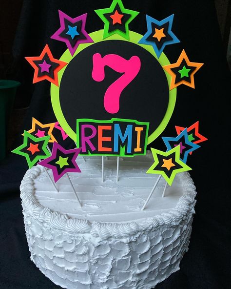 I love how this neon cake topper looks in regular light and black light! #neon #glowparty #caketopper #happybirthday #7thbirthdayparty #neoncake #paperdotpartyspot #fyp #blacklightparty #uv #fluroescent Neon Cakes, Blacklight Party, Oreo Cake, Glow Party, Personalized Cake Toppers, Black Light, 7th Birthday, Glow In The Dark, Oreo