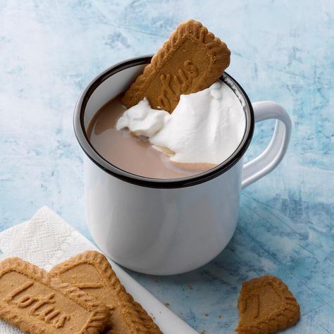 Biscoff Hot Chocolate Hot Chocolate Recipes Easy, Snickerdoodle Hot Chocolate Recipe, Spiced Hot Chocolate Recipe, Hot Chocolate Recipe Homemade, Chocolate Crumble, Smoothie Recipes For Kids, Chocolate Recipes Easy, Puppy Chow Recipes, Drinking Chocolate