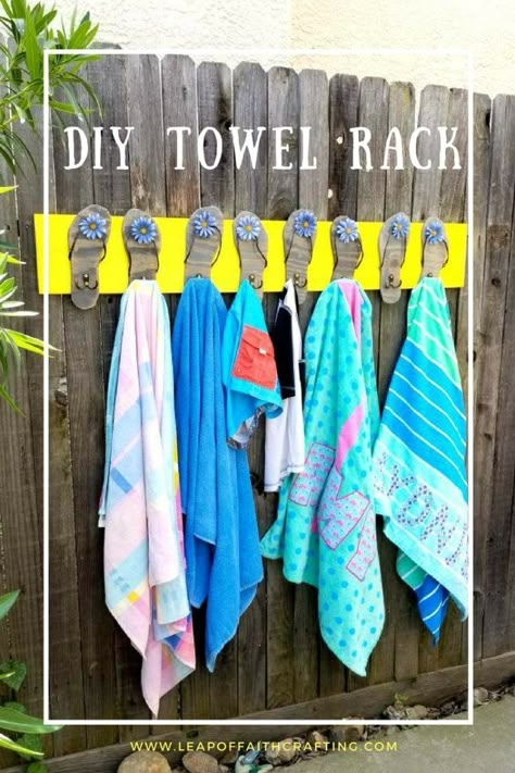 Easy DIY towel rack for pool!  Learn how to build an outdoor towel rack with hooks and flip-flops!! #summer #outdoor #pool #diydecor Diy Towel Rack For Pool, Outdoor Towel Storage, Towel Rack For Pool, Flip Flops Diy, Float Storage, Outdoor Towel Rack, Pool Float Storage, Pool Deck Decorations, Toallero Ideas