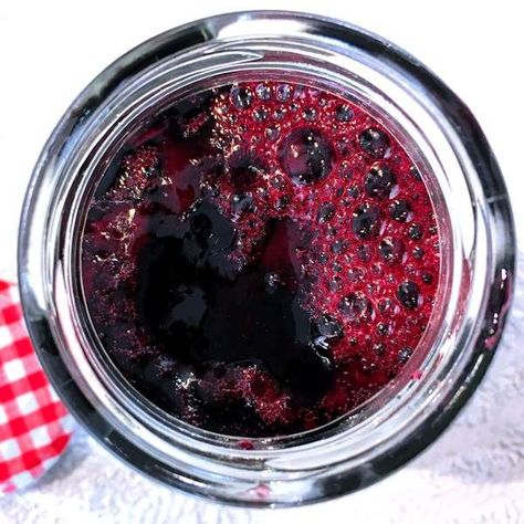 Bramble jelly is the most gorgeous thing made from foraged produce. Go raid the hedges! https://www.cuisinefiend.com/416/bramble-jelly Bramble Jelly, Jelly Recipe, Meat Pasta, Grain Salad, Fruit Pizza, Jam Recipe, Jelly Recipes, Fruit Jam, Vegetable Drinks