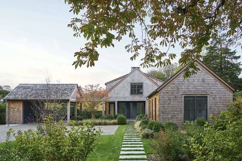 Modern Additions To Traditional Homes, Hamptons Exterior, Designing A House, Modern Hamptons Style, Connecticut House, Beach House Getaway, Land Ideas, Beach House Aesthetic, Modern Hampton