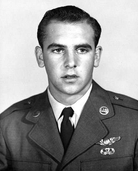 Airman 1st Class William H. Pitsenbarger Air Force Medals, Usaf Pararescue, William Hart, Piqua Ohio, Boxer Rebellion, Medal Of Honor Recipients, History Timeline, Green Beret, School Survival