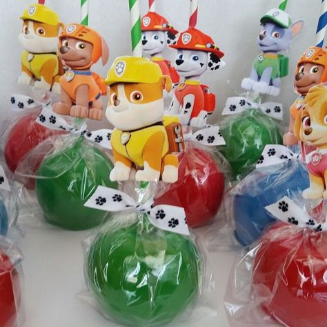 Paw Patrol Candy Apples #pawpatrol #pawpatrolparty #candyapples #birthday #partyideas #partyfavors #houston #pearland #pearlandsweettooth #thanks4yoursupport Paw Patrol Treats, Diy Paw Patrol, Paw Patrol Birthday Decorations, Dog Candy, Dog Themed Parties, Paw Patrol Cake, Cars Party, Paw Patrol Birthday Party, Party Labels