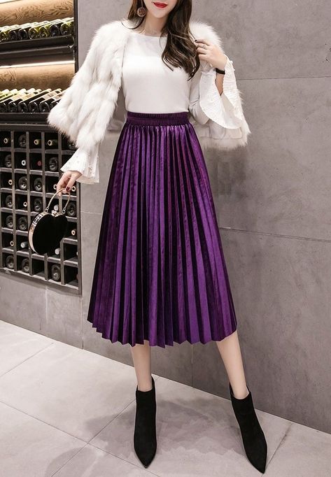 Metallic Skirt Outfit, Pleated Skirt Outfit Ideas, Korea Outfits, Purple Skirt Outfit, Mauve Outfit, Purple Pleated Skirt, Pleated Skirt Fall, Velvet Pleated Skirt, Rok Outfit