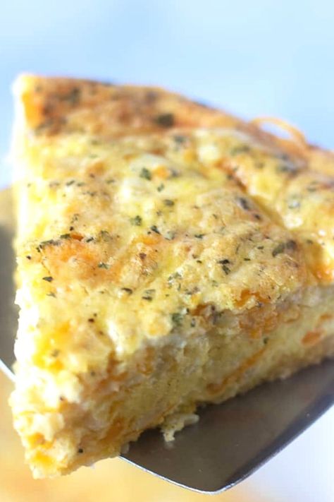 A slice of three cheese cheese on a spatula for serving. The cheese is gluten free and uses grits for the crust. Three Cheese Quiche, Quiche Gluten Free, No Crust Quiche, Gluten Free Quiche, Cheese Quiche Recipe, Special Breakfast, Egg Protein, Cheese Quiche, Quiche Recipe