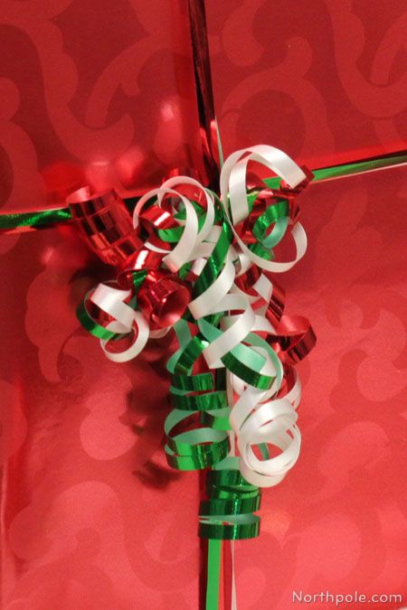 Craft Cottage - Easy Curly Bows Curly Ribbon Bows For Presents, How To Use Ribbon On Gifts, Curling Ribbon Ideas Gift Wrapping, Curling Ribbon Bows, Ribbon On Presents, Christmas Present Bow, Packages Ideas, Bows For Presents, Diy Gift Bow