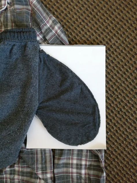 How to Put a Pocket in Your Pajama Pants : 6 Steps (with Pictures) - Instructables Pajama Pants Diy, Pajama Pants Pattern, Sewing Pockets, Sewing Shorts, Fleece Pajama Pants, Mens Pajama Pants, Pockets Fashion, Khaki Pants Men, Pajama Pant