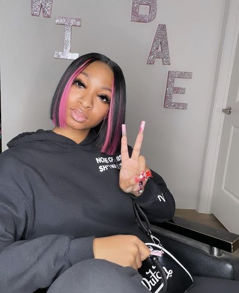 Peekaboo Hair Color Black Women Bob, Bob With Pink Highlights, Black Girls Hairstyles Weave, Peekaboo Hair Colors, Colored Bobs, Quick Weave Bob, Bob Weave, Bob With Highlights, Peekaboo Highlights