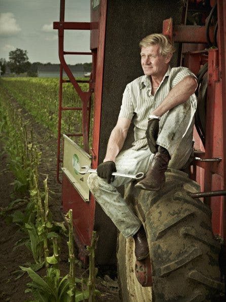 Jonathan Bielaski on Shooting Environmental Portraits Environmental Portrait, Foto Cowgirl, Corporate Portrait, Environmental Portraits, Robert Doisneau, Industrial Photography, Business Portrait, Photo Essay, Male Portrait