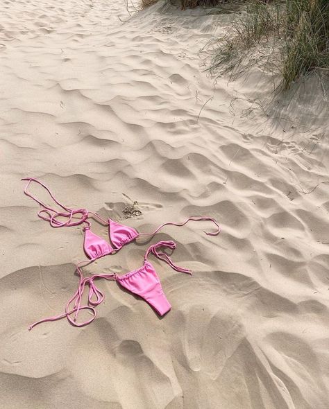 Pink Bikinis, Barbie Summer, Beach Pink, Pink Aura, Malibu Barbie, Pink Beach, Pink Vibes, Pink Swimsuit, Cute Bikinis