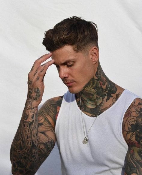 Outfits Oversize, Mens Wavy Haircuts, Man With Tattoos, Rabbit Portrait, Mens Haircuts Straight Hair, Trendy Mens Hairstyles, Mode Purple, Mens Medium Length Hairstyles, Mens Hairstyles Fade