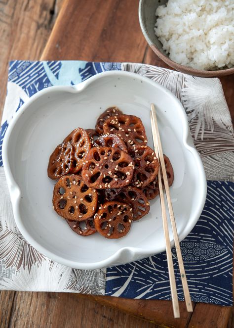 Korean braised lotus root is served in a white plate with chopsticks on the side. Korean Side Dish Recipes, Lotus Root Recipe, Banchan Recipe, Salty Side Dish, Korean Side Dishes, Comfort Desserts, Lotus Root, Homemade Apple Pies, Food Garnishes