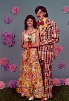 Wedding 70s, 70s Couple, 70s Prom, Funny Prom, 70s Theme, Awkward Photos, Joey Ramone, 80s Prom, Awkward Family Photos