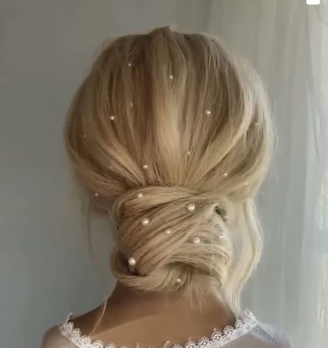 Wedding Hairstyles For Short Hair Pearls, Low Bun Bridal Hair Pearls, Pearl Hair Decoration, Wedding Hairstyles With Beads, Prom Updos With Pearls, Pearl Hairstyles Updo, Short Wedding Hair With Pearls, Pearl Speckled Hair, Wedding Hairstyles For Long Hair Pearls