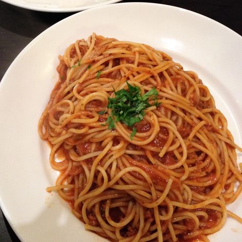 Kensington Pizza (Kensington): Spaghetti Bolognaise. Spaghetti Bolognaise, Food Obsession, Korean Food, Spaghetti, Pizza, Ethnic Recipes, Quick Saves, Pizzas