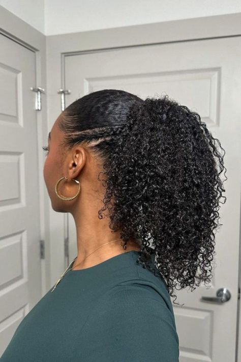 Sleek Curly Ponytail Sleek Ponytail Natural Hair, Ponytail Hairstyles Curly Hair, Natural Hair Ponytail Styles, Curly Hair Pictures, Natural Hair Ponytail, Japanese Short Hair, Curly Hair Ponytail, Slicked Back Ponytail, Curly Updo