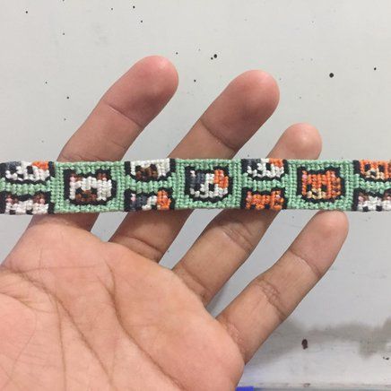 Anime Friendship Bracelets, Cat Bracelet Pattern, Cat Friendship Bracelet Pattern, Cat Alpha Pattern, Alpha Pattern Bracelet, Animal Bracelet Patterns, Crochet Bracelet Pattern, String Bracelet Patterns, Friendship Bracelet Patterns Easy