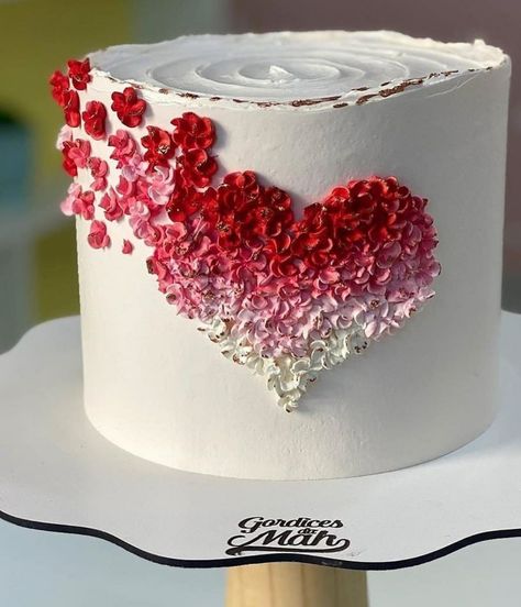 Heart Cake Designs, Tårta Design, Anniversary Cake Designs, Happy Anniversary Cakes, Buttercream Cake Decorating, Elegant Birthday Cakes, Cool Cake Designs, Simple Cake Designs, Cake Decorating Piping